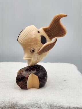 Hand Carved Tagua Nut Fish Figurine Ecuador March 2007 Folk Art Sculpture F4
